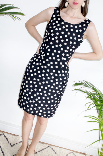 A chic vintage 1990s polka-dot sleeveless shift dress.